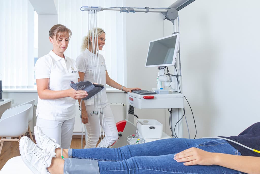 Dr. Julia Fuchs Fachärztin für innere Medizin und Nierenerkrankungen, Kufstein, Beratung, Untersuchung, Vorsorgeuntersuchung, Wahlarzt, Blutdruck, Blutdruckmessung, Blutdruckbehandlung