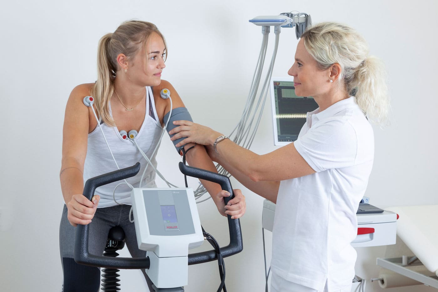 Dr. Julia Fuchs Fachärztin für innere Medizin und Nierenerkrankungen, Kufstein, Untersuchung, Vorsorgeuntersuchung, Wahlarzt, EKG, Belastungs-EKG
